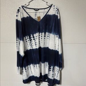 BloomChic Blue and White Relaxed Tunic Top